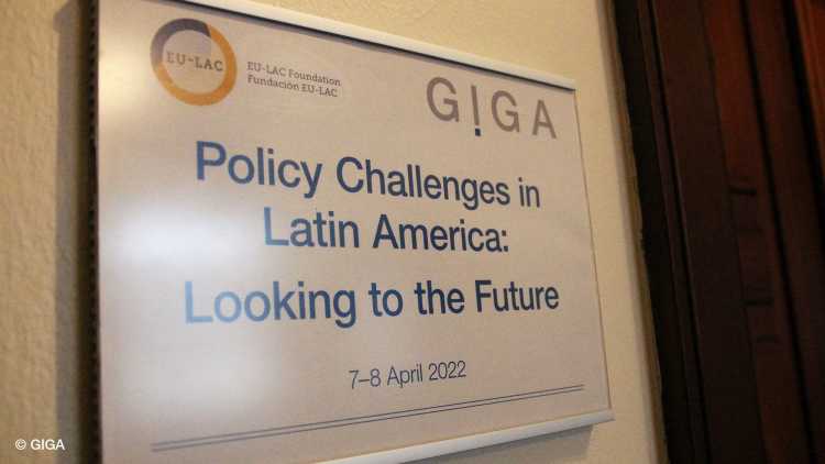 Bilder der Veranstaltung "Policy Challenges in Latin America: Looking to the Future" am 7.4.2022 im Kleinen Saal der Handwerkskammer Hamburg.
