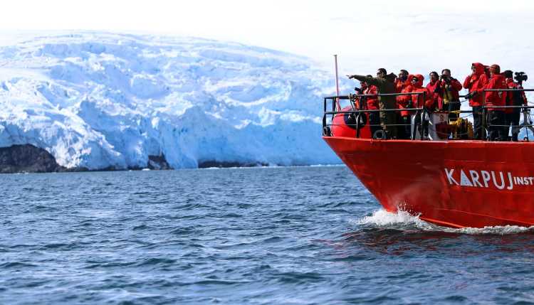 The research vessel "Karpuj" in Antarctica.