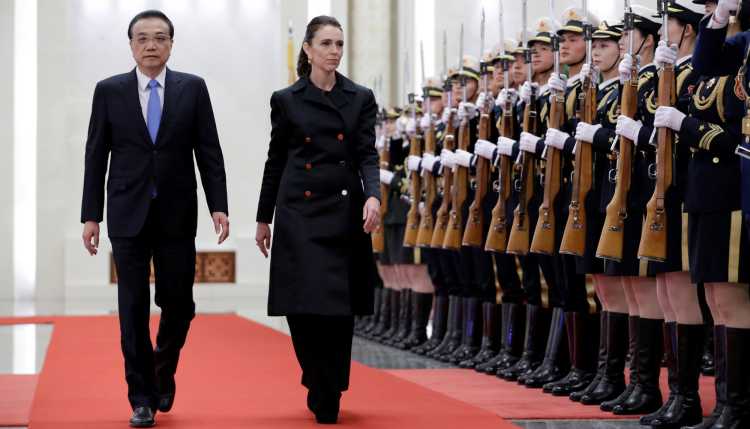 Premierminister von China und Neuseeland in der Großen Halle des Volkes in Beijing.
